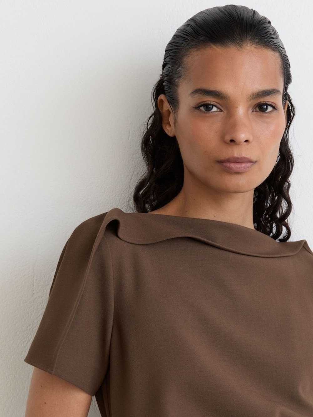 Reiss Hilary Ruched-Detail Boat-Neck Midi Dress in Mocha Brown, 2 4 6 8 10 - Picture 3 of 7